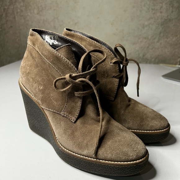 Aquatalia Women's Vianna Weatherproof Desert Wedge Bootie Size 8.5 Taupe Suede - Picture 2 of 9